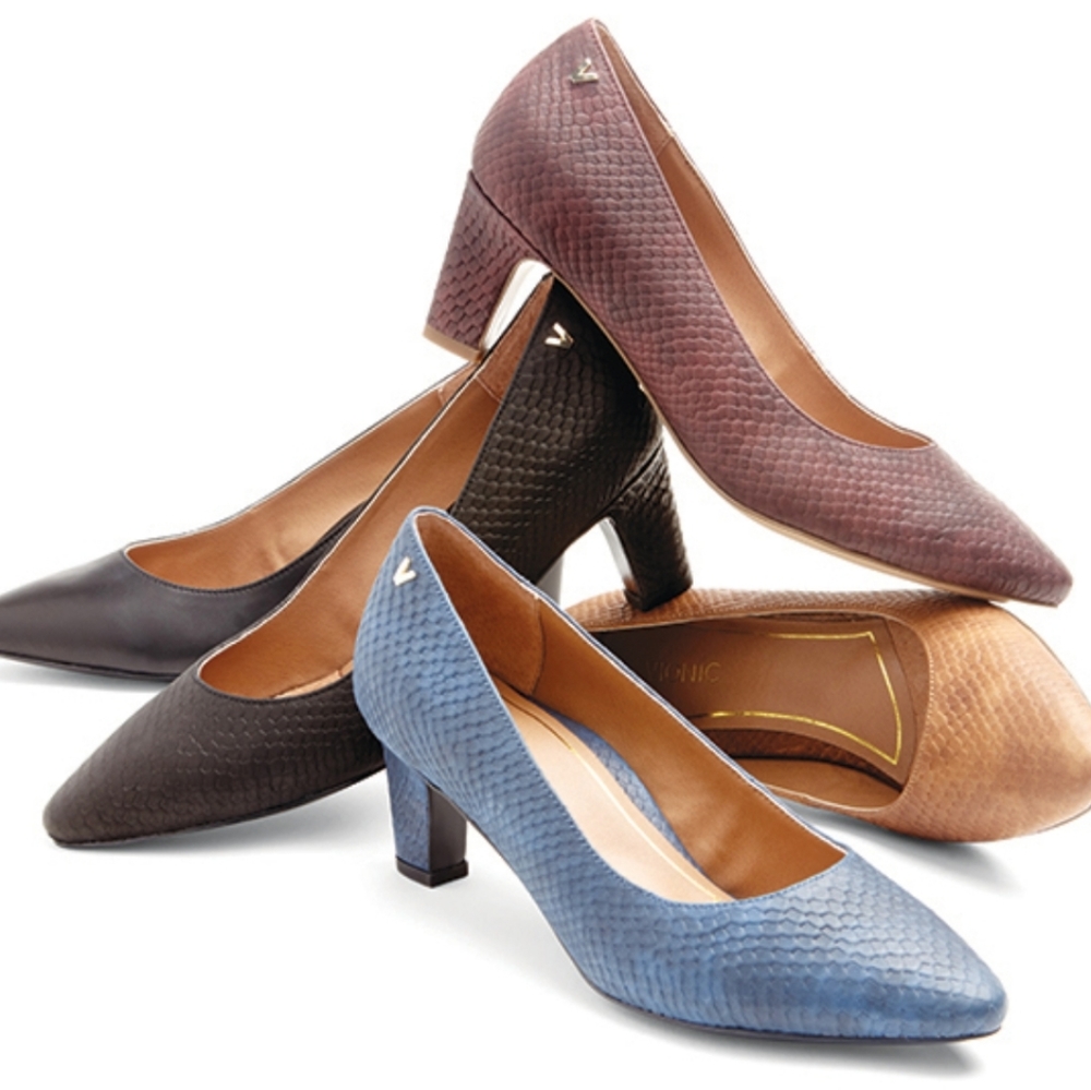 NIB Vionic Madison Mia Blue Snake Pumps